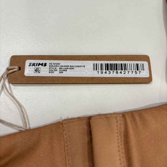 SKIMS No Show Molded Unlined Balconette Size 36B - Picture 4 of 4